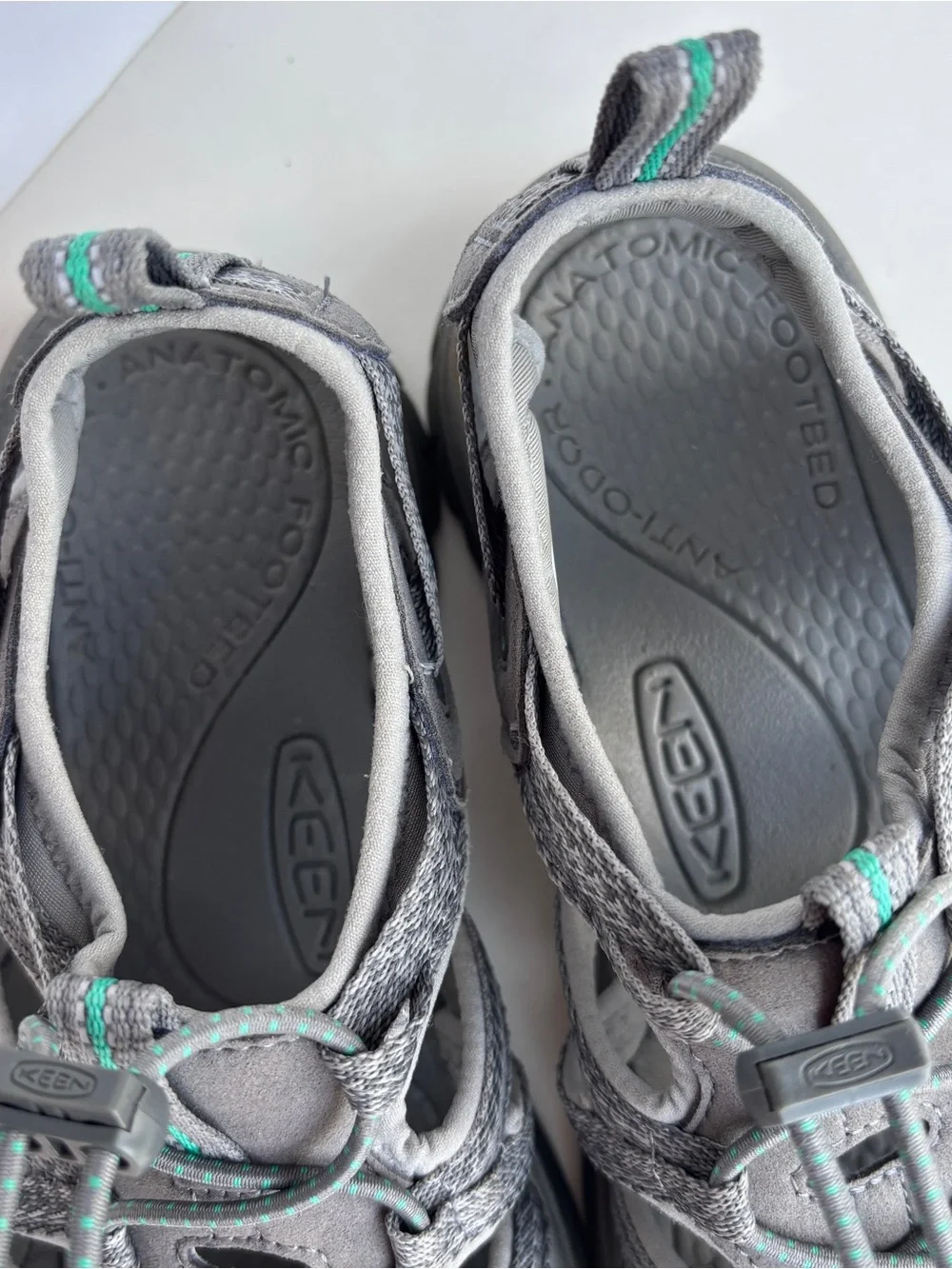 KEEN Gray Sport Sandals 8.5 Standard Drawstring Cushioned Comfort Rubber Sole